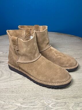 UGG Women's Classic Unlined Mini Slouch Suede Ankle Boots Chestnut Size 10